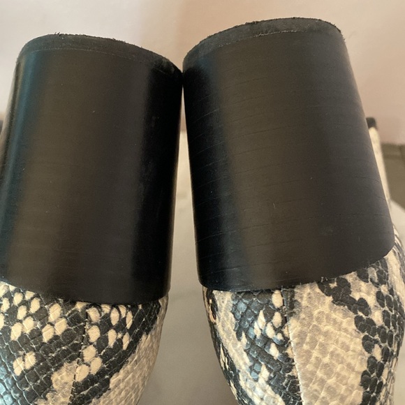 EUC Steve Madden “Jain” Booties Faux Leather Snake Pull On Block Heel Sz 6.5 - Picture 10 of 16